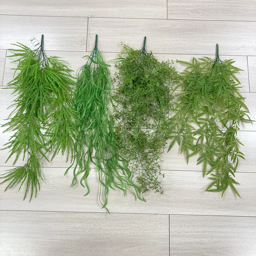 Faux Fern Divarı asılır